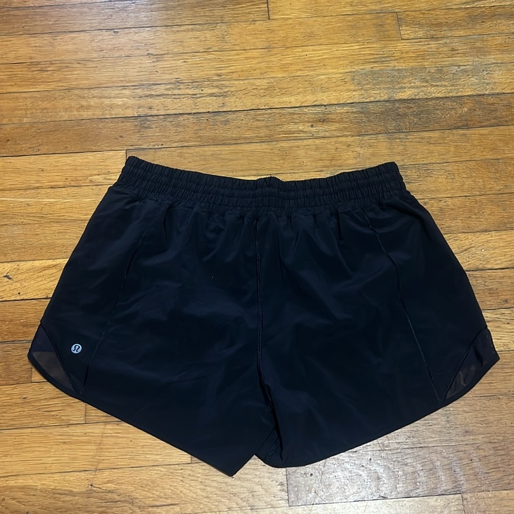 Lululemon Curvy Fit Hotty Hot Shorts High-Rise Long in Black, size 14 - Picture 15 of 16